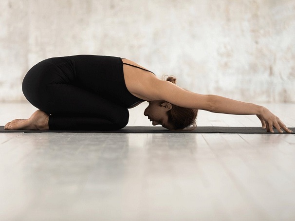 4 tư thế yoga tốt cho người bệnh thoái hóa đốt sống cổ