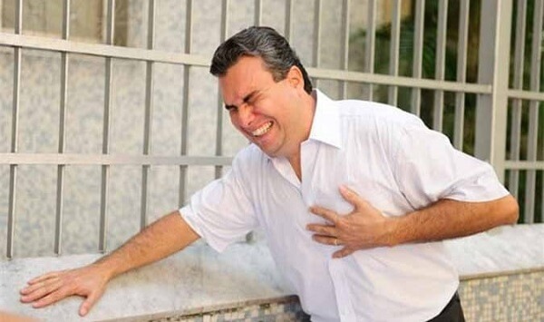 Đau nhói giữa ức là bệnh gì?